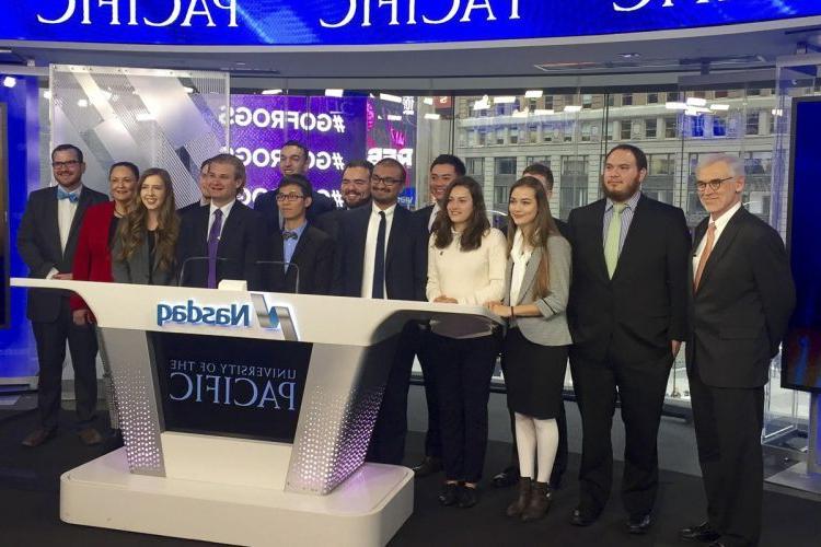Eberhardt School of Business 学生 visit NASDAQ during a spring trip to New York in 2017.